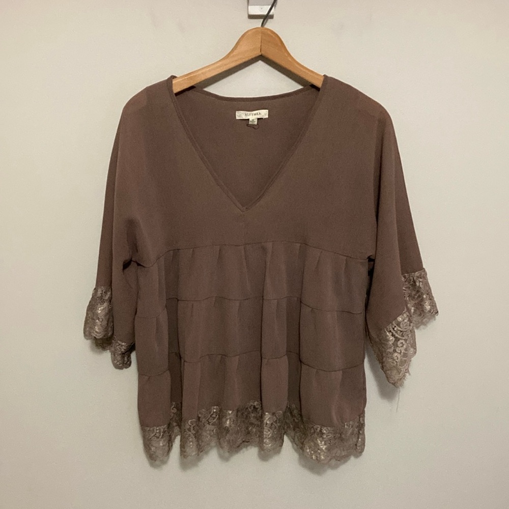 NWOT Alythea Brown Ruffle 3/4 Sleeve Blouse, V-neck, Lace Trimmed, Size Small